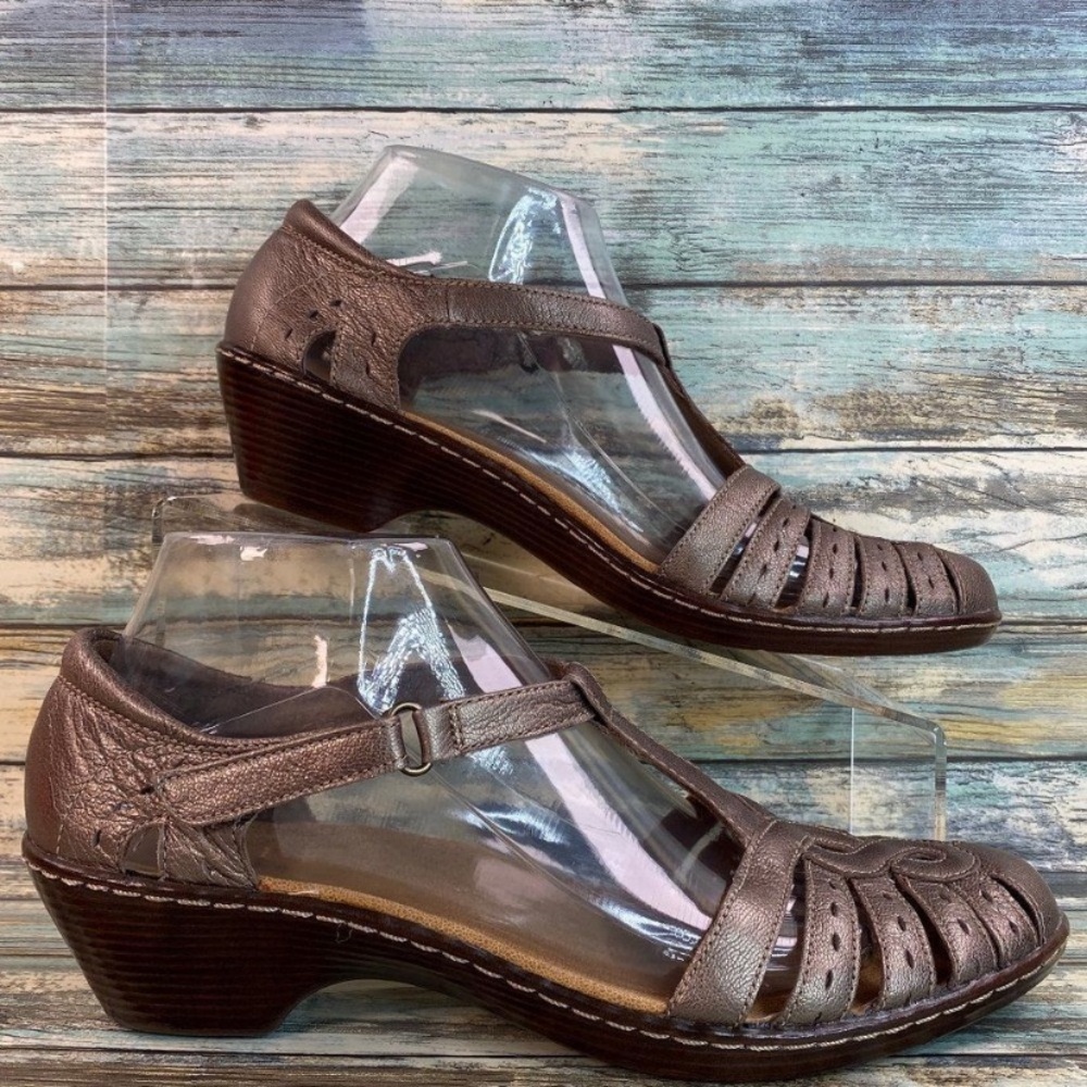 Clarks Womens T-Strap Sandal Size 8.5M Gray Leather Hook & Loop Strap Block Heel